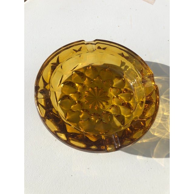 1960s Mid-Century Modern Round Amber Ashtray With 12 Point Star Pattern For Sale - Image 10 of 10