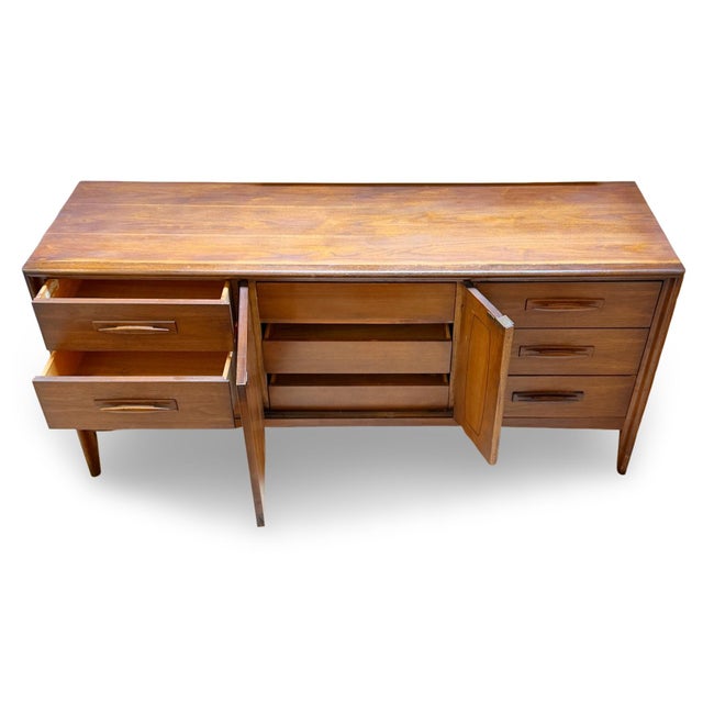 Broyhill 1960s Mid-Century Modern Nine-Drawer Walnut Dresser For Sale - Image 4 of 8