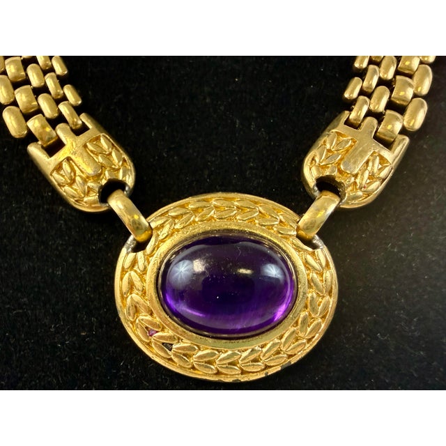 Contemporary Trifari 80s Panther Link Purple Lucite Cabachon Gold Toned Necklace Vintage For Sale - Image 3 of 8