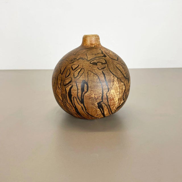 Ceramic stoneware object Designer and producer: Gerhard Liebenthron Information: Gerhard Liebenthron, Bremen 1925 †2005...