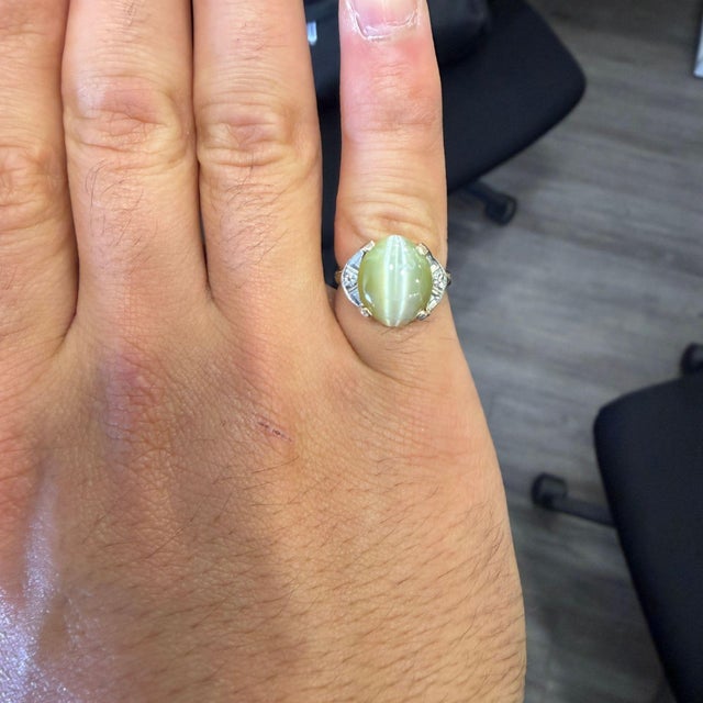 Green Mid 20th Century Gia Certified 9.46 Carat Green Cats Eye Chrysoberyl 14k Gold Art Deco Ring, Size 6.5 For Sale - Image 8 of 10