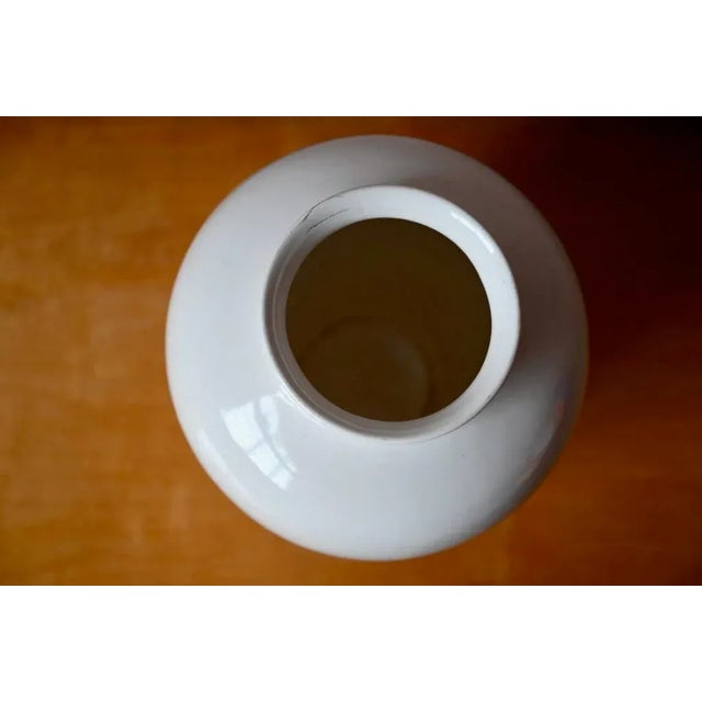 White Vase by Thooft & Labouchere, Delft For Sale - Image 5 of 8