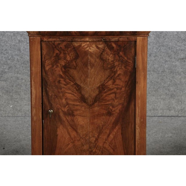 Antique Biedermeier Bedside Table in Walnut, 1830 For Sale - Image 6 of 18