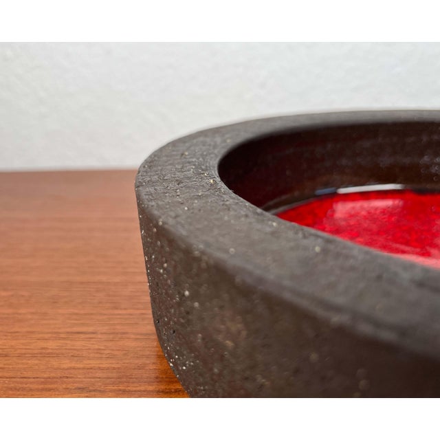 Brown Mid-Century Modern Danish Studio Pottery Brutalist Bowl from Lehmann Pottery, 1960s For Sale - Image 8 of 18