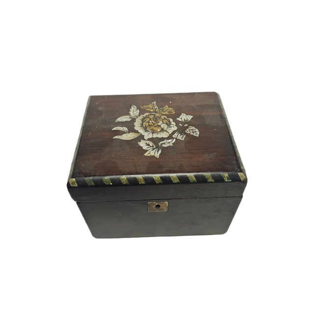 German Art Nouveau Box with Marquetry, 1900s, in Very Good conditions. Designed 1920 to 1949