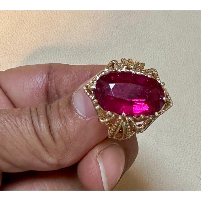 2010s 10 Carat Oval Cut Natural Pink Tourmaline 14 Karat Yellow Gold Ring For Sale - Image 5 of 18