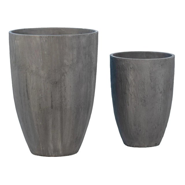2020s Charcoal Composite Planter Pot Large For Sale - Image 5 of 6