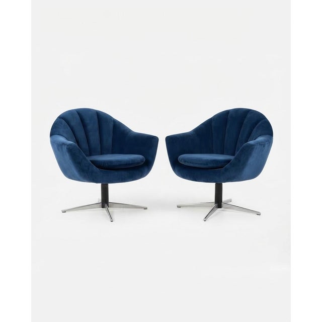 Vintage Hungarian Shell Swivel Lounge Cairs in Blue Velvet with Star Bases, 1970s, Set of 2 For Sale - Image 4 of 4