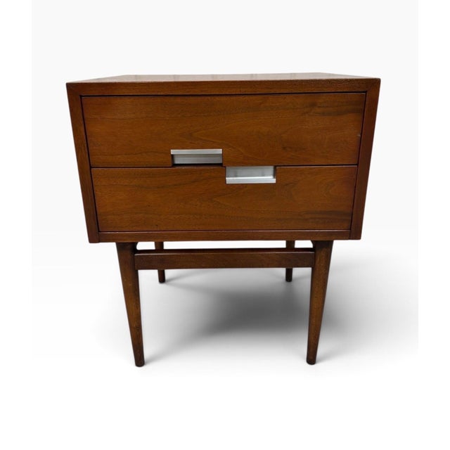 Wood Mid-Century Modern American of Martinsville Accord Walnut Nightstands - Set of 2 For Sale - Image 7 of 10