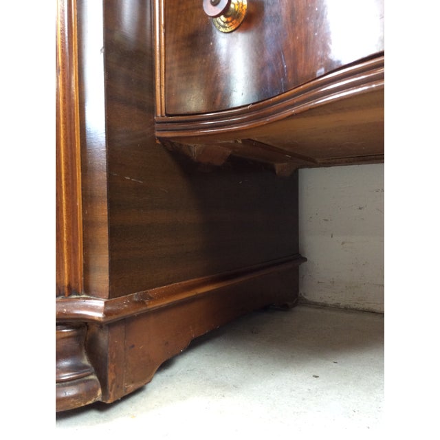 Art Deco Vanity With 8 Dovetailed Drawers and Round Mounted Mirror For Sale - Image 12 of 18