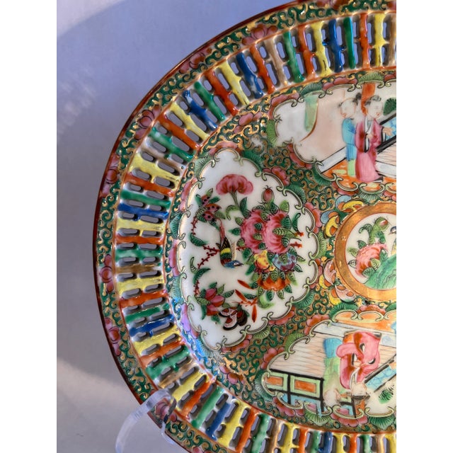 Fantastic 19th century famille rose medallion 10” pierced platter! Figural and bird windows to center with gilt decoration...