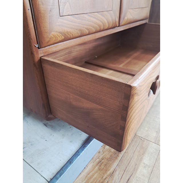 Mid-Century Modern Drinks Cabinet in Elm by Lucian Ercolani for Ercol, 1960s For Sale - Image 13 of 18