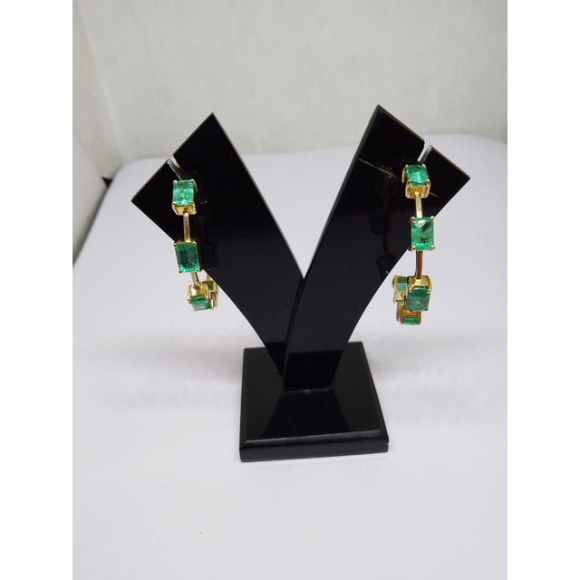 Modern Natural 5.95cts Emerald Earring in 14k Gold For Sale - Image 3 of 8
