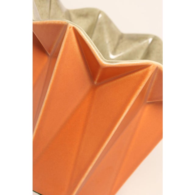 Ceramic Vintage "Prismatique" Orange and Green Vase by Belle Kogan for Red Wing Pottery For Sale - Image 7 of 12