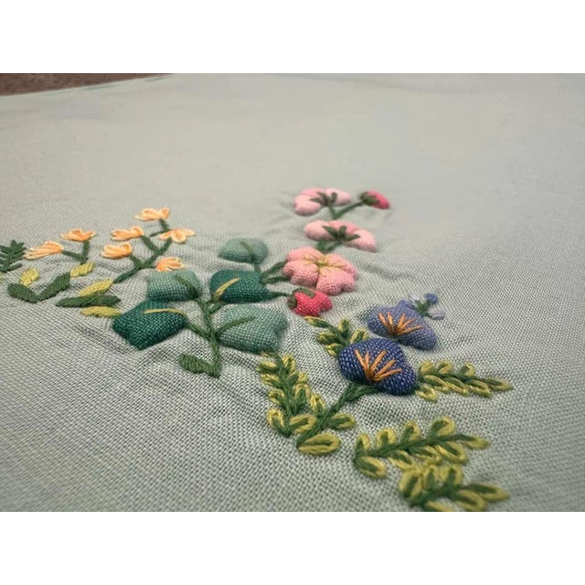 Vintage Aqua Linen Guest Towel with Padded Satin Stitch Floral Embroidery, Single Turquoise Fingertip Towel, Art Deco Era Linen For Sale In Philadelphia - Image 6 of 9