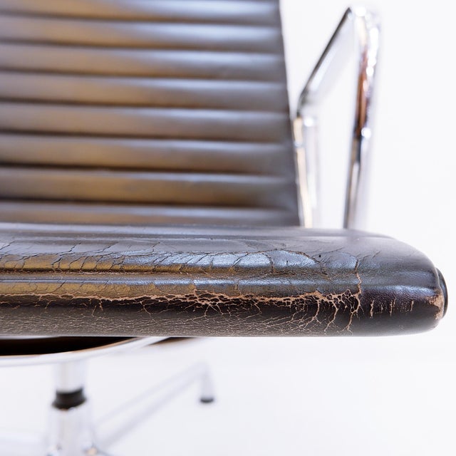 EA 116 Lounge Chairs by Charles and Ray Eames for Vitra, Set of 2 For Sale - Image 14 of 18