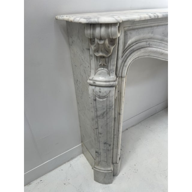 Stone Louis XV Style Fireplace in White Veined Carrara Marble, 1800s For Sale - Image 7 of 15