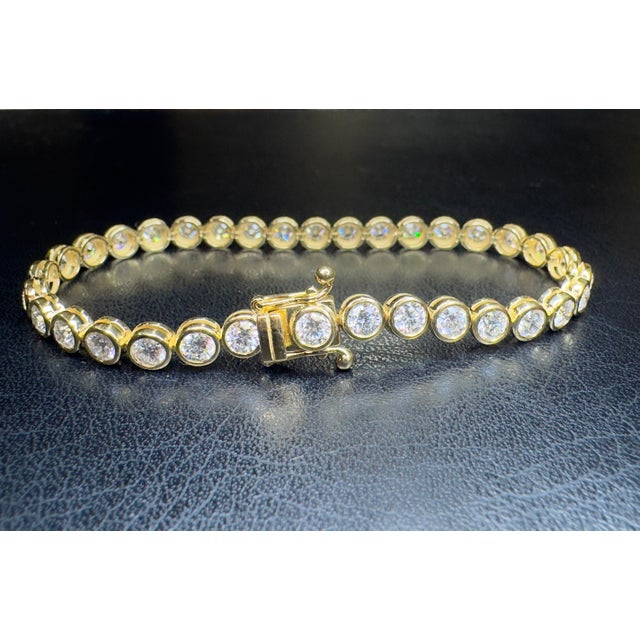 Art Deco 5.40 carat Bezel Set Natural Diamond Tennis Bracelet in 18K Yellow Gold For Sale - Image 3 of 7