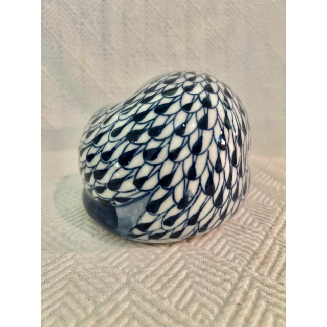 Late 20th Century Vintage Blue & White Fishnet Porcelain Cat Sculpture in the Herend Style, 10.5 Inches For Sale - Image 5 of 10