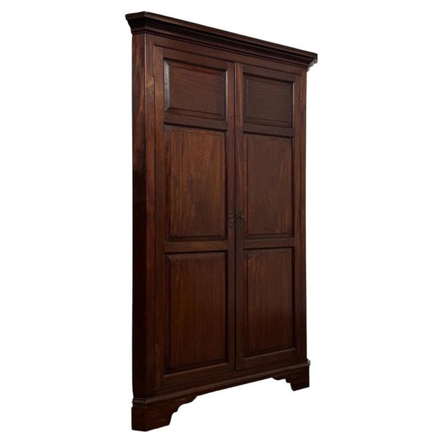 A fine and beautifully proportioned 18th-century Georgian corner cabinet, crafted in richly matured mahogany and combining...