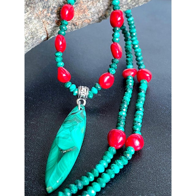 Artisan Genuine Malachite Necklace With Large Sculptural Pendant and Red Bamboo Seeds Detail For Sale - Image 17 of 17