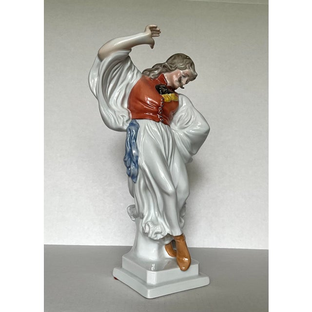 1990s Pair of Herend Hand-Painted Hungarian Gentleman Dancer Porcelain Figurines For Sale - Image 5 of 17