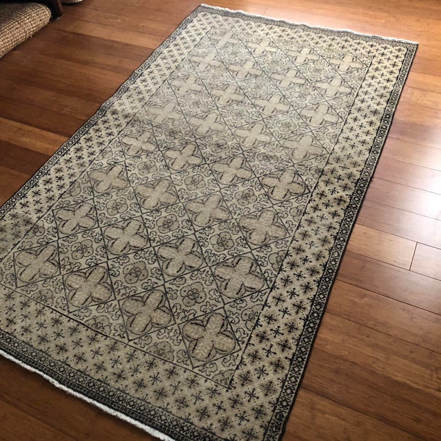 A Vintage Cappadocia Rug with Graphic Elegance Hand-knotted approximately 80 years ago in Ürgüp, in the Cappadocia region...
