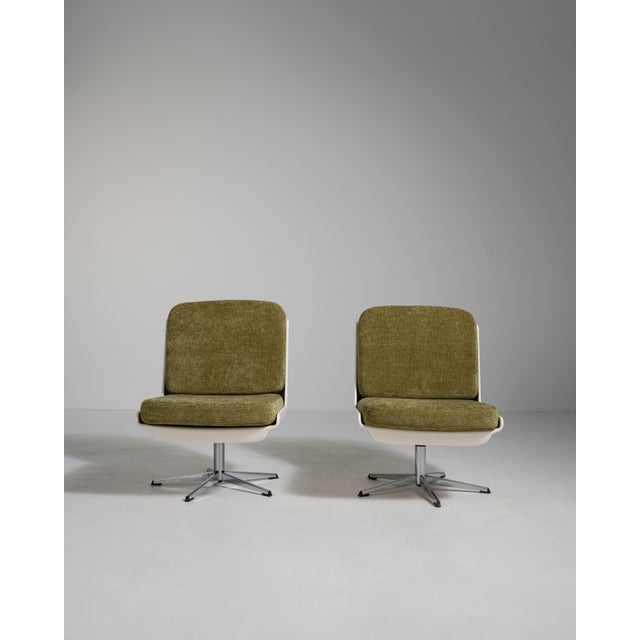 Pair of Variopur Space Age Upholstered Swivel Chairs, Antique, Germany, Circa 1970 For Sale - Image 4 of 14