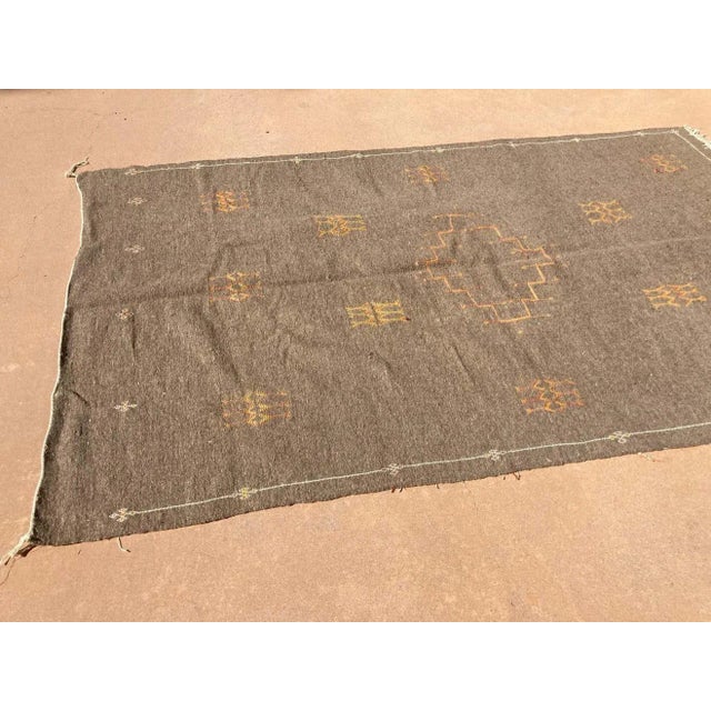 Vintage 1960s Moroccan Berber Kilim Rug, Sand and Pumpkin Orange, 4'8" × 7'9" For Sale - Image 9 of 13