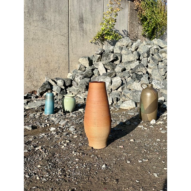 Floor Vase with Incised Decoration from VEB Steingut, GDR / Germany, 1950s For Sale - Image 12 of 18