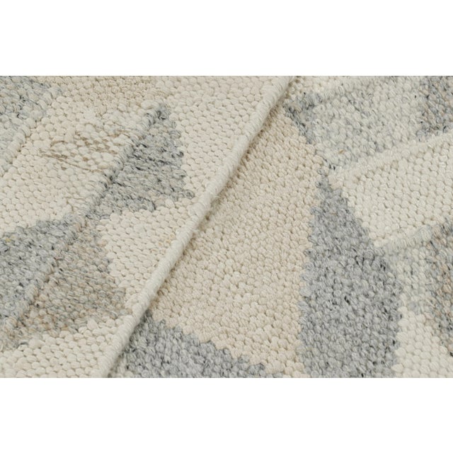 Beige Rug & Kilim’s Scandinavian Style Rug in Gray Beige and White Geometric Patterns For Sale - Image 8 of 8