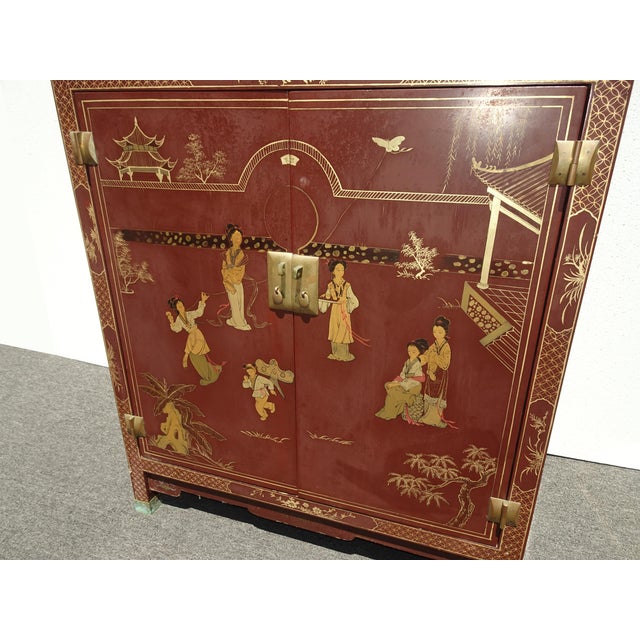 1950s Vintage Chinese Asian Burgundy Lacquer Floral Chinoiserie Cabinet ~ Side Table For Sale - Image 5 of 17