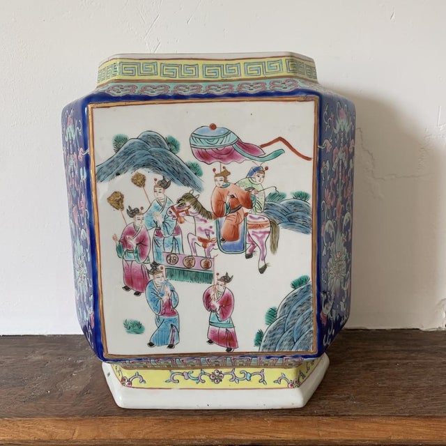 Hexagonal porcelain pot with polychrome floral representation with companies in divisions, China 19th century. Richly...