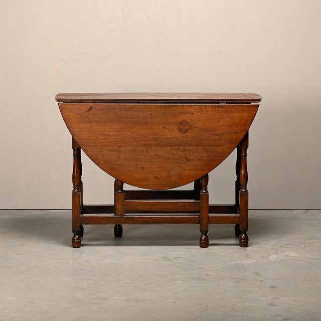 Wood Antique English Oval Gateleg Table with Drawer in Oak, 1800s For Sale - Image 7 of 18