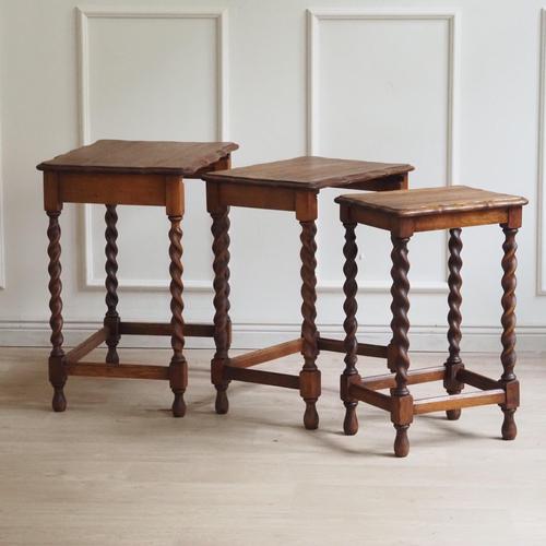 Antique Baroque Style Nesting Tables with Turned Legs, 1920, Set of 3 For Sale - Image 11 of 11