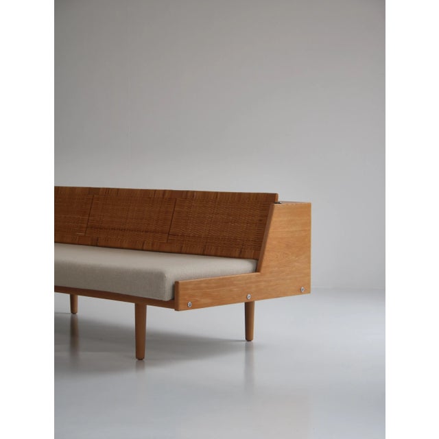 Oak and Rattan GE7 Daybed by Hans J. Wegner for GETAMA For Sale - Image 10 of 18