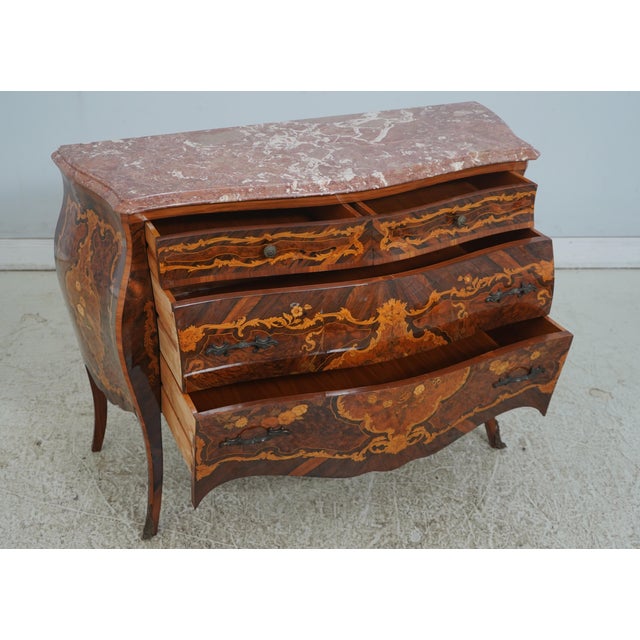 French 1950s French Louis XV Marquetry Inlaid Marble Top Commode For Sale - Image 3 of 17