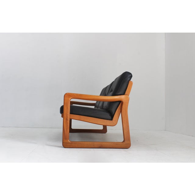 Vintage Mid century 3 seater sofa in solid teak wood by the Danish Holstebro MöbelFabrik 1960s. Beautiful curved shapes...