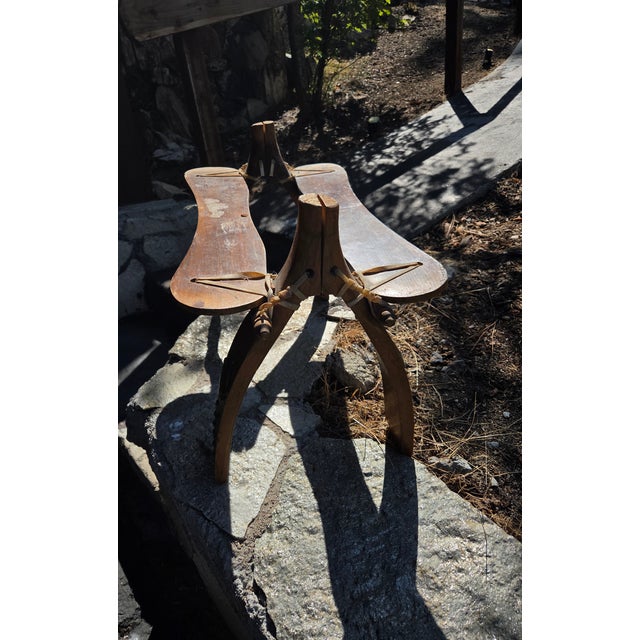 Mid 20th Century Vintage Saudi Arabian Camel Saddle – Handcrafted Traditional Saddle For Sale - Image 5 of 7
