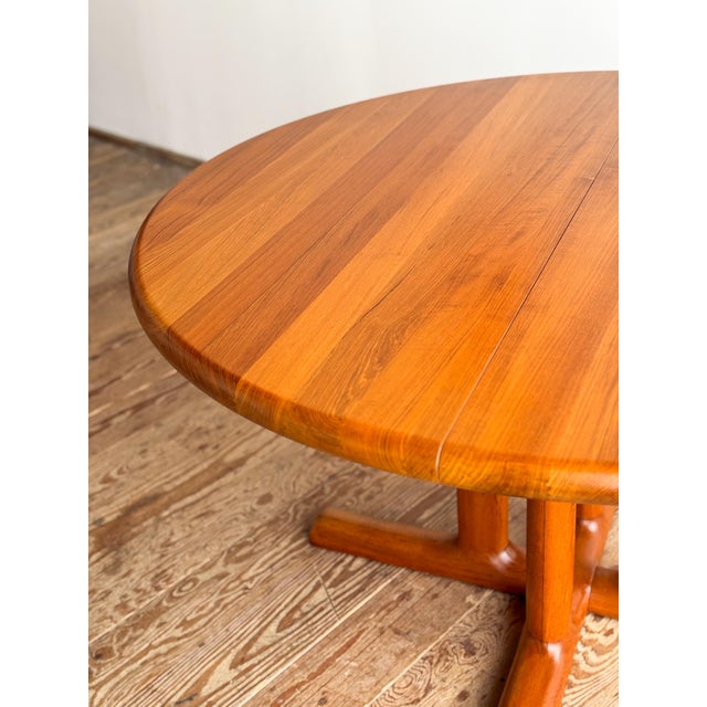 Sculptural Round Extendable Dining Table from Dyrlund For Sale - Image 12 of 18