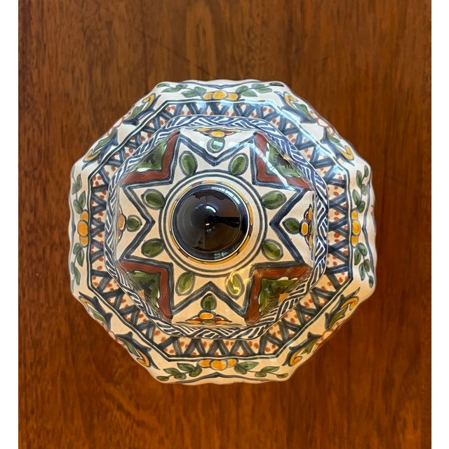 Ceramic Hand-Painted Lidded Vase from Royal Tichelaar Makkum, 1950 For Sale - Image 7 of 10