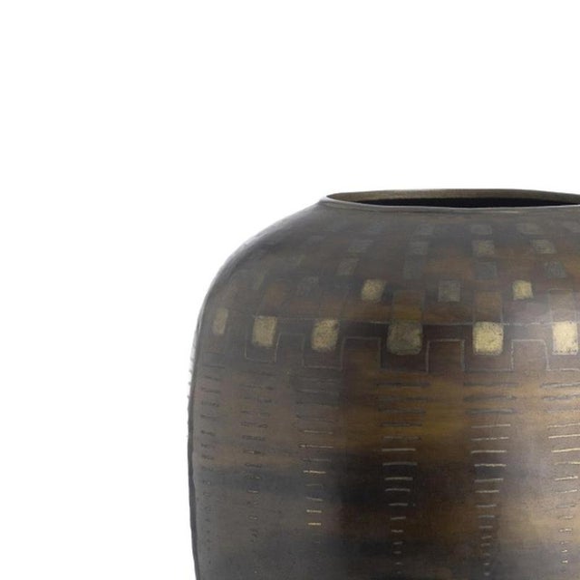 Decoration - Jean Dunand Vase (1877-1942). Lacquered metal vase circa 1925. Marked on the base. Height: 33 cm.