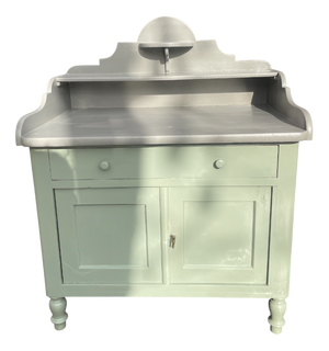 Antique Chest of Drawers in Fir