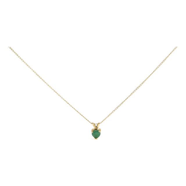 14K Yellow Gold 5X5 MM Heart Shaped Green Emerald Solitaire Pendant Necklace For Sale