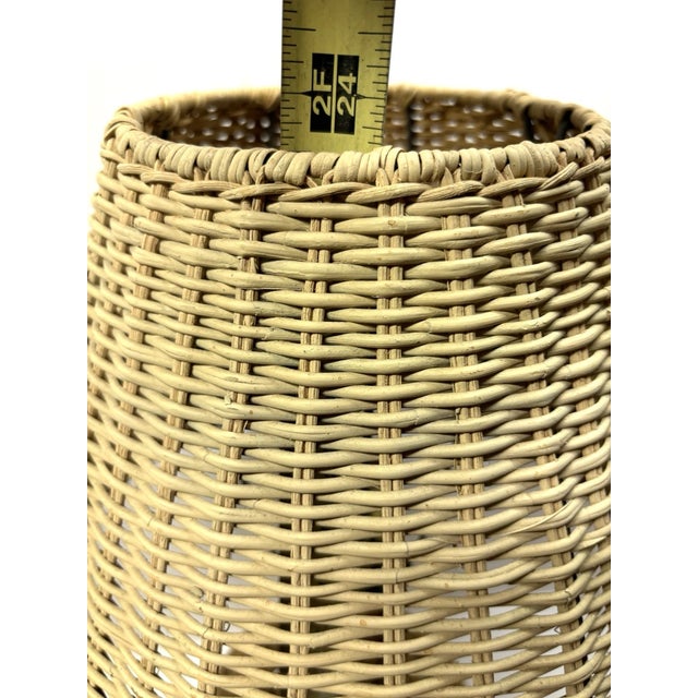 1990s Vintage Mid-Century Modern Wicker Table Lamp For Sale - Image 5 of 7