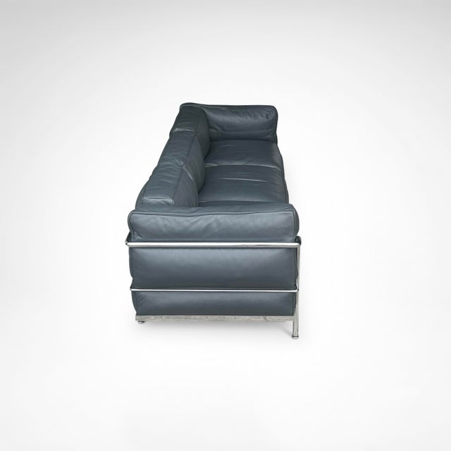 Cassina LC3 Down Cushions Y Leather 3-Seater Sofa by Le Corbusier for Cassina, 1990s For Sale - Image 4 of 9