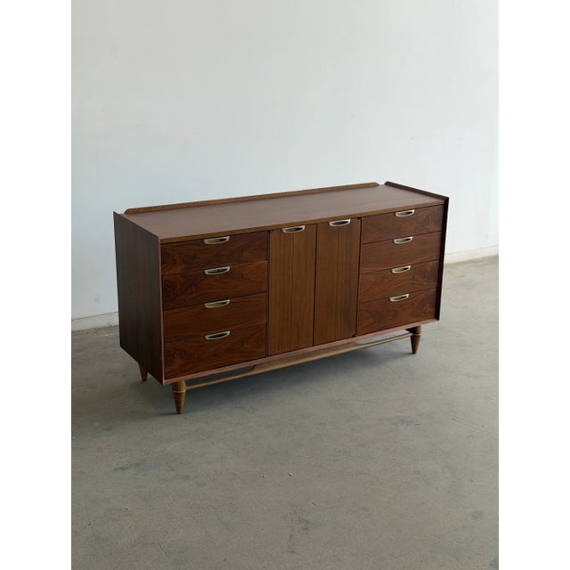 1960s Broyhill Premier Walnut Mid Century Dresser Twelve Drawer Central Doors Credenza For Sale In Los Angeles - Image 6 of 18