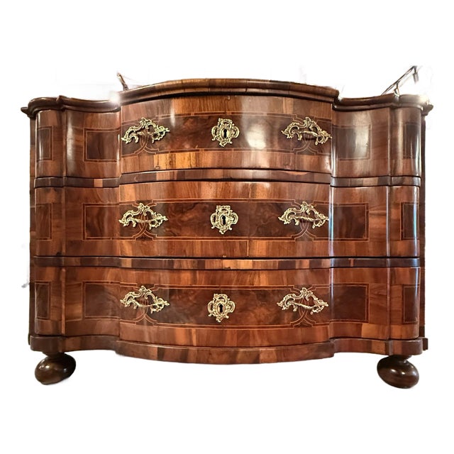 18th Century Italian Chest of Drawers For Sale