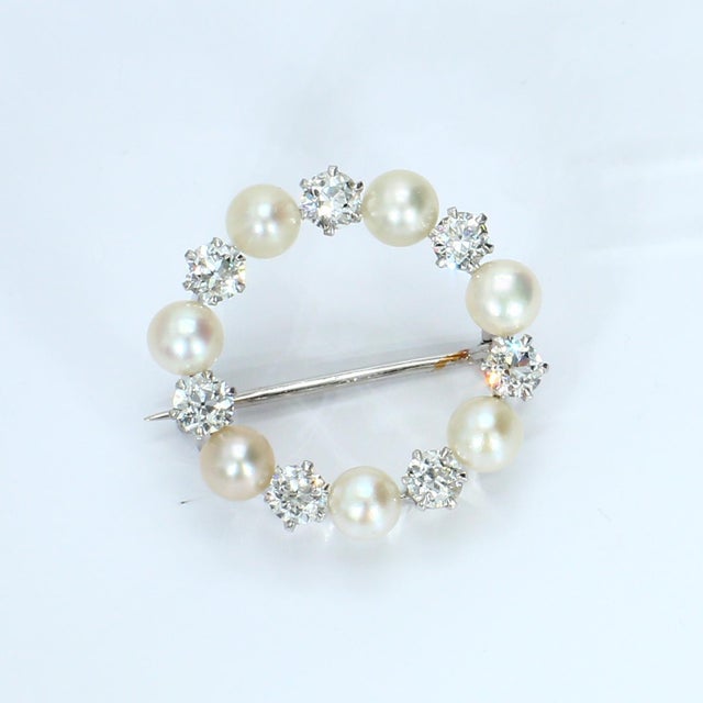 Traditional Mid 20th Century Champagne Pearl & Diamond Brooch in Platinum - 6.5g For Sale - Image 3 of 4