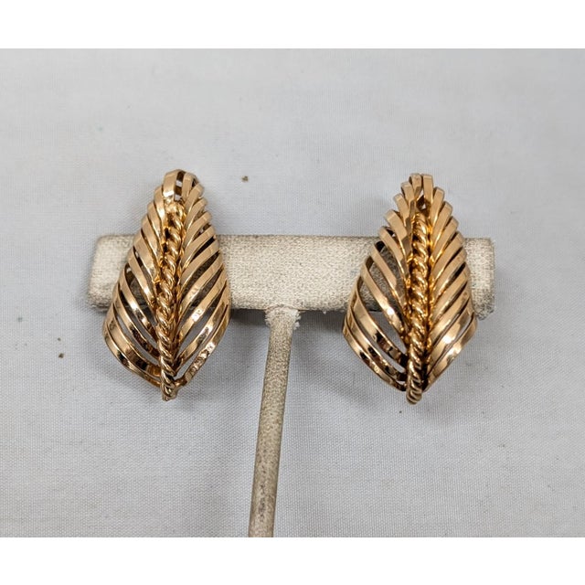 Vintage 1968 Signed Napier Goldtone Leaf Clip Earrings - 2 Pieces For Sale In Philadelphia - Image 6 of 8
